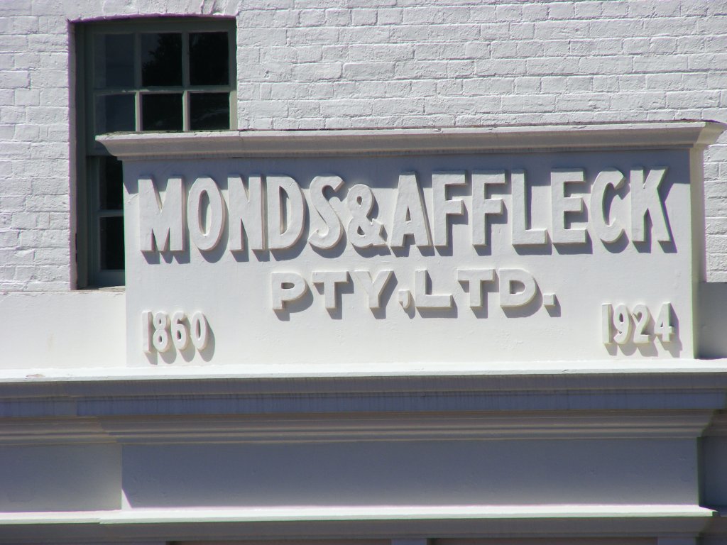 bad business signs, mistakes you're making with your business, signs, lack of contrast, outdated signs, marketing, professional printing