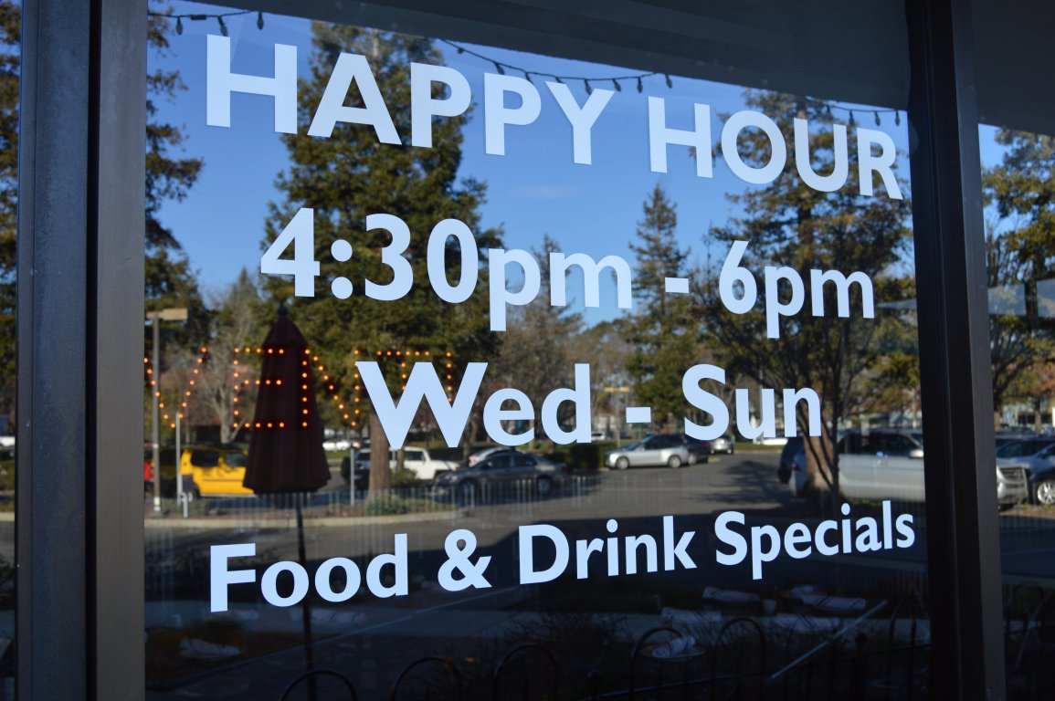 Franchettis in Santa Rosa uses clear fonts on their window graphics, which can be seen easily by passerbys 